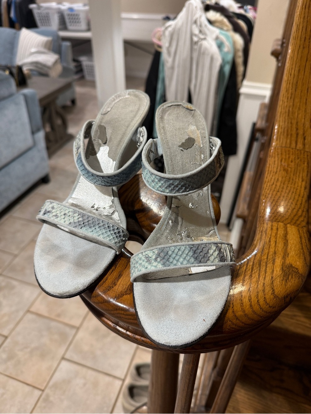 Max de Carlo Light Gray Suede Heeled Sandals with Mint Textured Straps